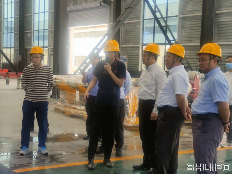 山東省科學(xué)院激光研究所所長賈中青、山東省機械設(shè)計研究院院長林江海帶領(lǐng)激光、高端裝備領(lǐng)域?qū)＜乙恍?人到水泊焊割實地調(diào)研2